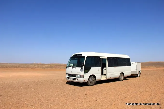 kleiner Bus im Outback