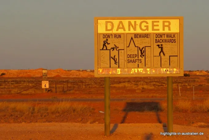 Warnschild in Coober Pedy