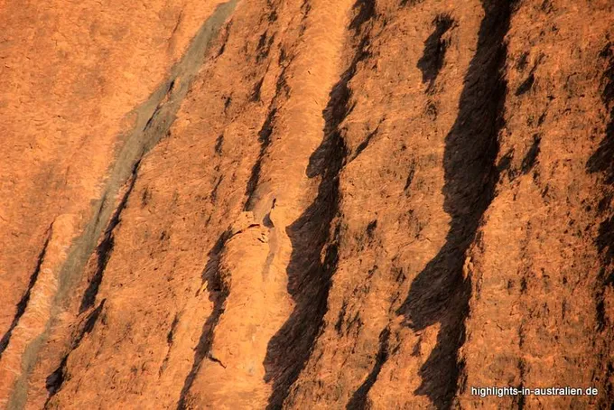 Der Uluru (Ayers Rock) aus der Nähe