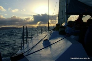 Sonnenuntergang auf dem Segelboot